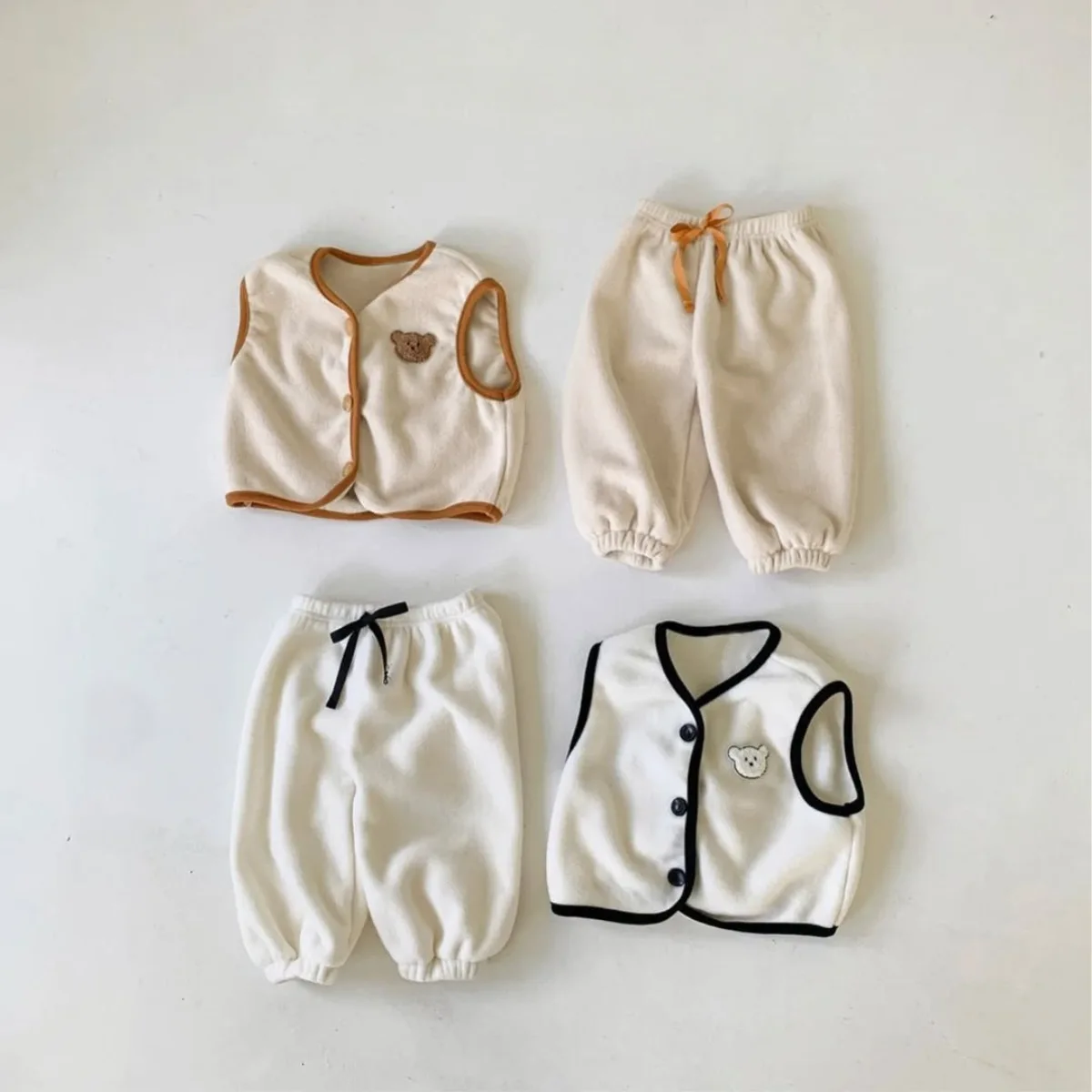 2025 شتاء جديد طفل أكمام الملابس مجموعة الفتيان الفتيات لطيف الدب سترة سترة السراويل 2 قطعة دعوى الرضع الصوف الدافئة وتتسابق