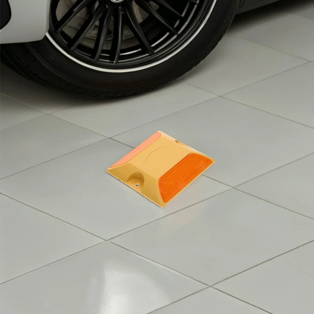 

5Pcs Reflective Road Studs Plastic Raised Highway Markers for Night Visibility Speed Reduction Traffic Management Driveway