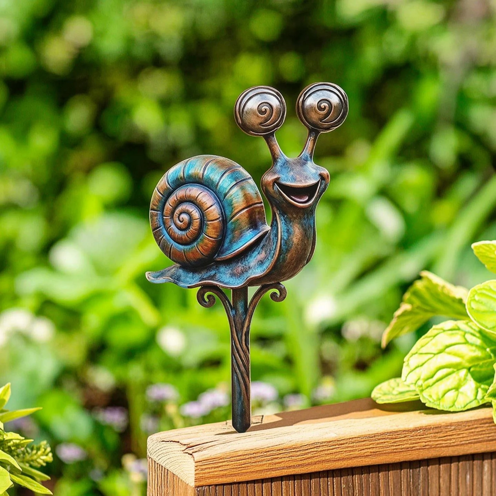 Garden Stake with Spiral Shell Playful Snail Garden Stake Snail Yard Art Compact Weather-Resistant for Gardeners, Flower Beds