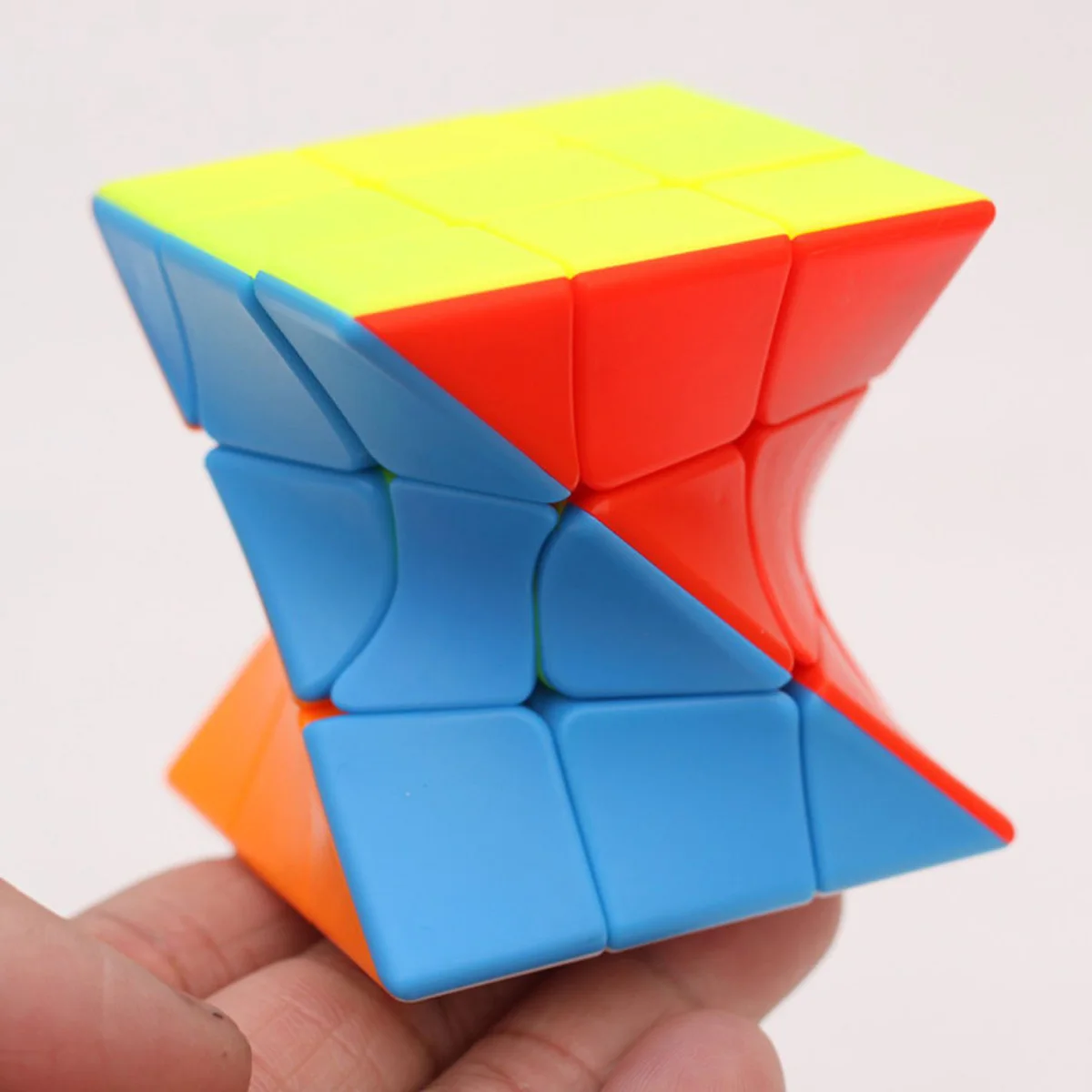 Cubo magico 3x3x3 Twisted Cubo magico a forma strana puzzle antistress gioco professionale di velocità liscia regalo giocattolo per bambini