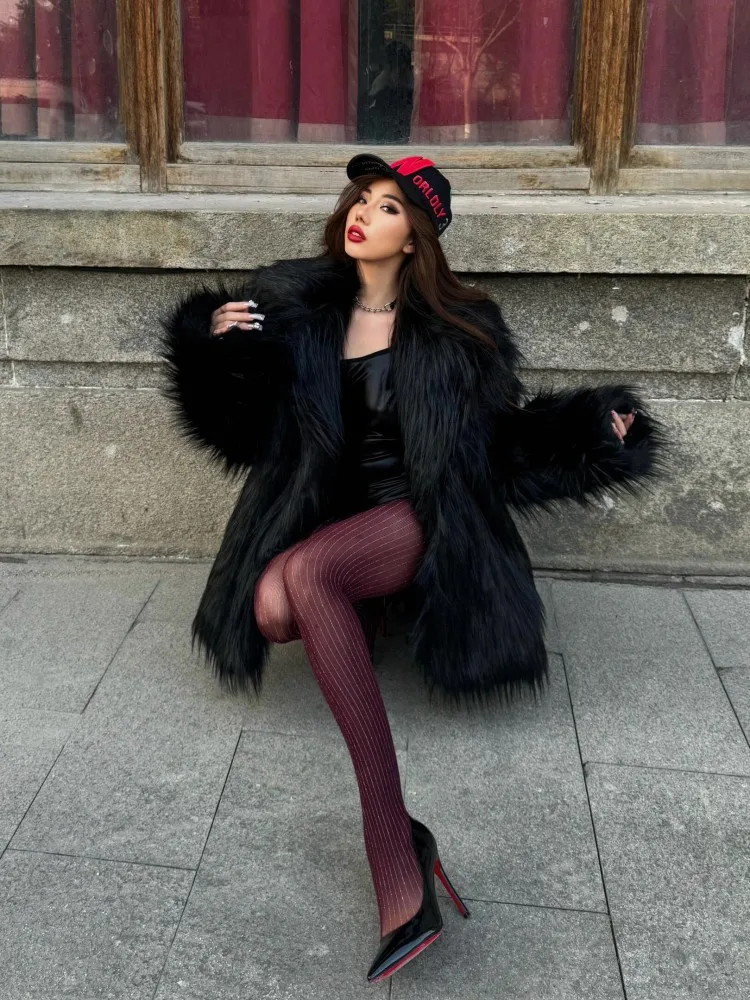 2025 Nuevo otoño e invierno Hot Girl Haining Abrigo de piel de zorro ecológico negro para mujer