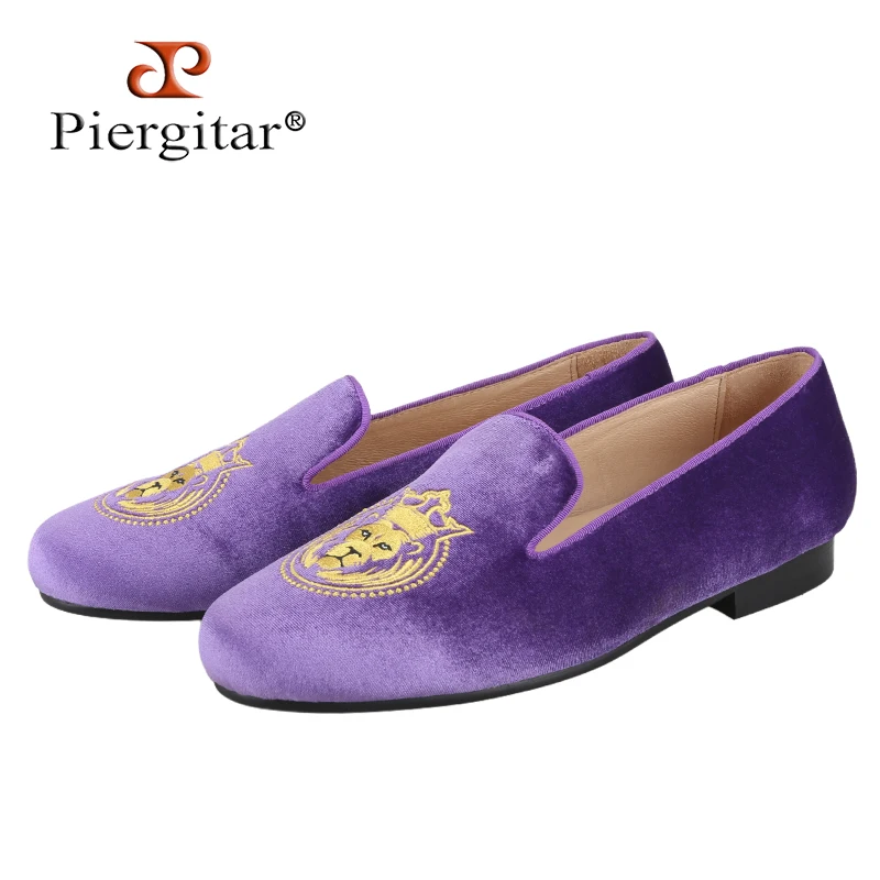 Piergitar Handmade Lion Embroidery Slip-On Velvet Shoes Purple Color Men's Moccasins For Party And Prom Leather Insole Loafers