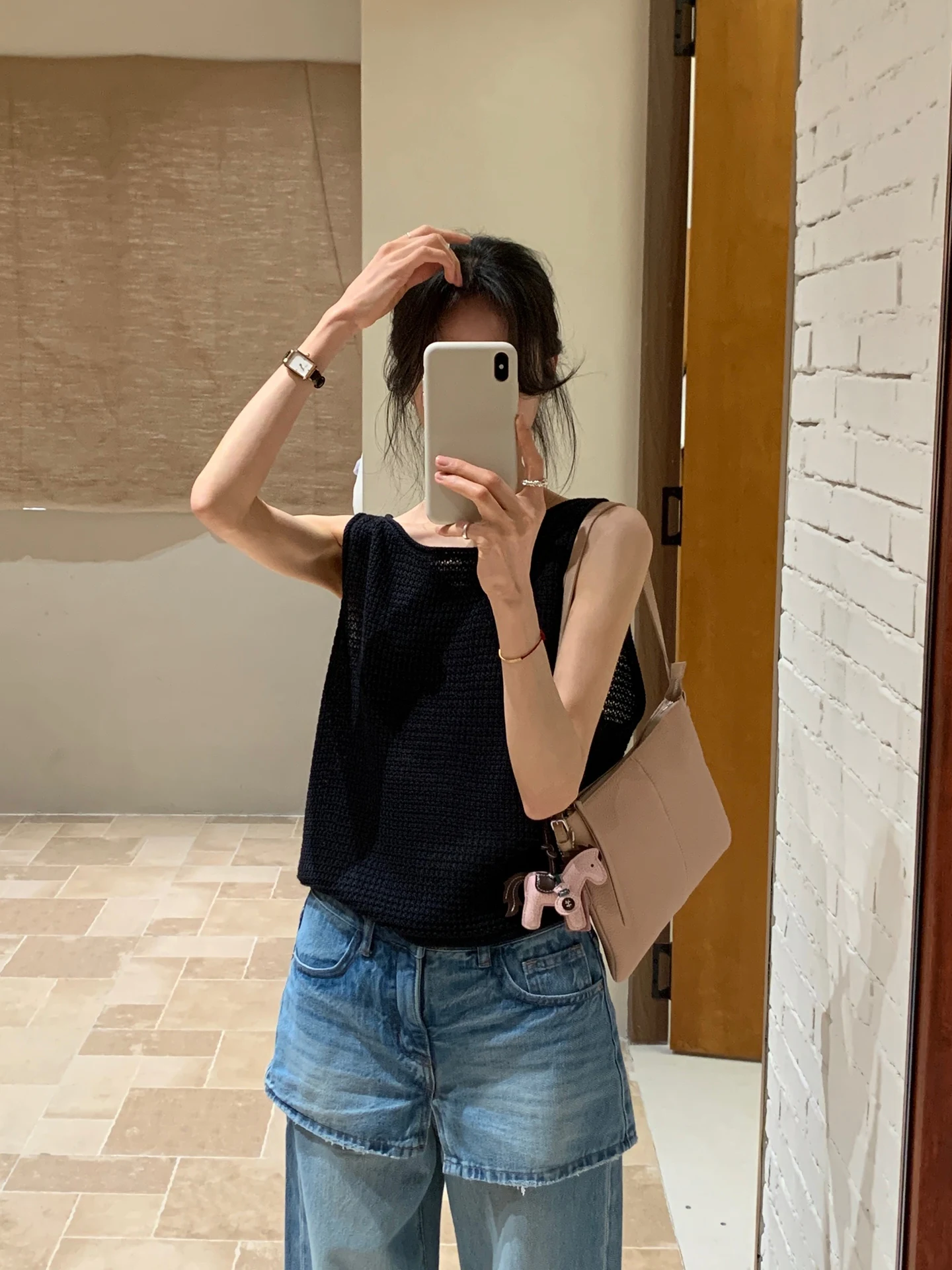 

BRIVIN Черная женская свободная майка без рукавов с круглым вырезом из смесового полиэстера, укороченная, для весны и лета