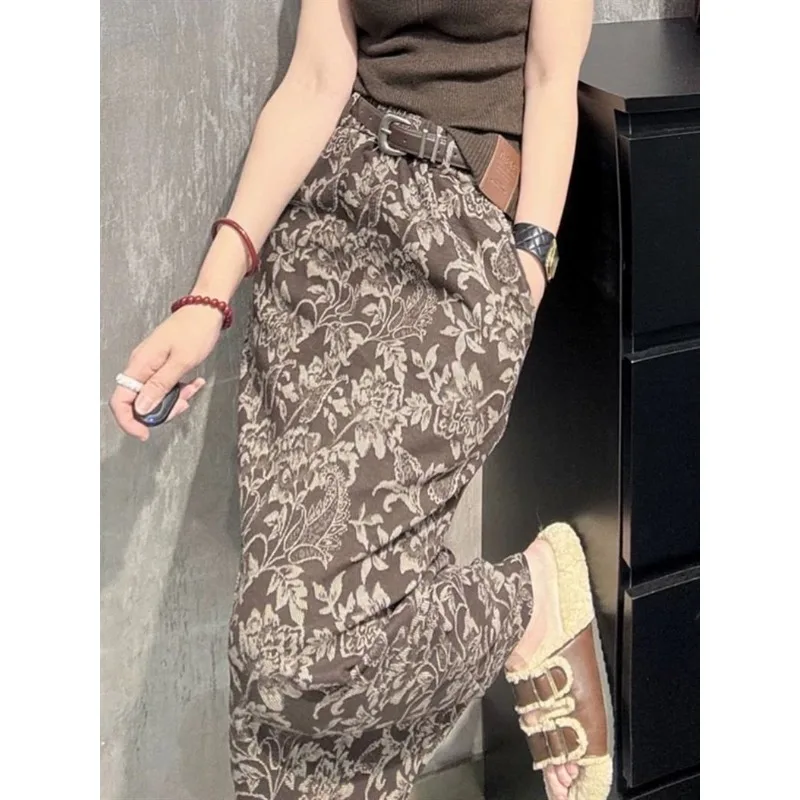 Nowa spódnica damska do połowy łydki na wiosnę/jesień 2025, wysoki stan, wyszczuplająca i zwiewna, z nadrukiem, spódnica biodrówka, odzież damska.