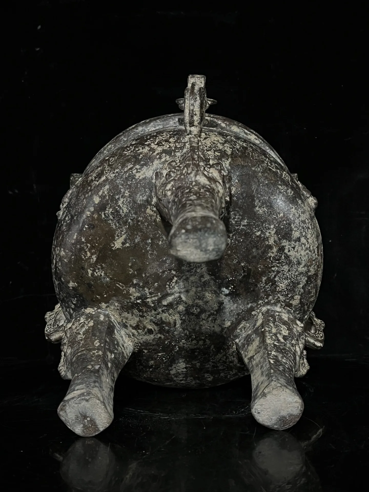 البرونزية القديمة البرونزية الأحمر الصدأ الأخضر منقوشة نقش ابني ترايبود تمثال، مجموعة والزينة