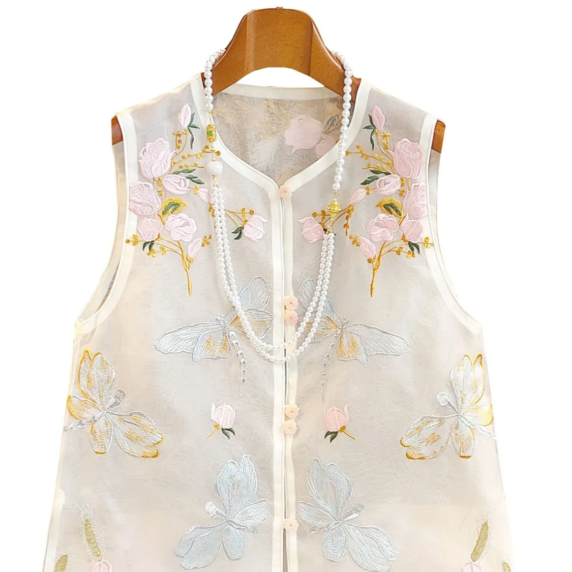سترة مطرزة المرأة النمط الصيني خمر سترة بلا أكمام مشبك الرجعية القمم الإناث الصيف موضة جديدة