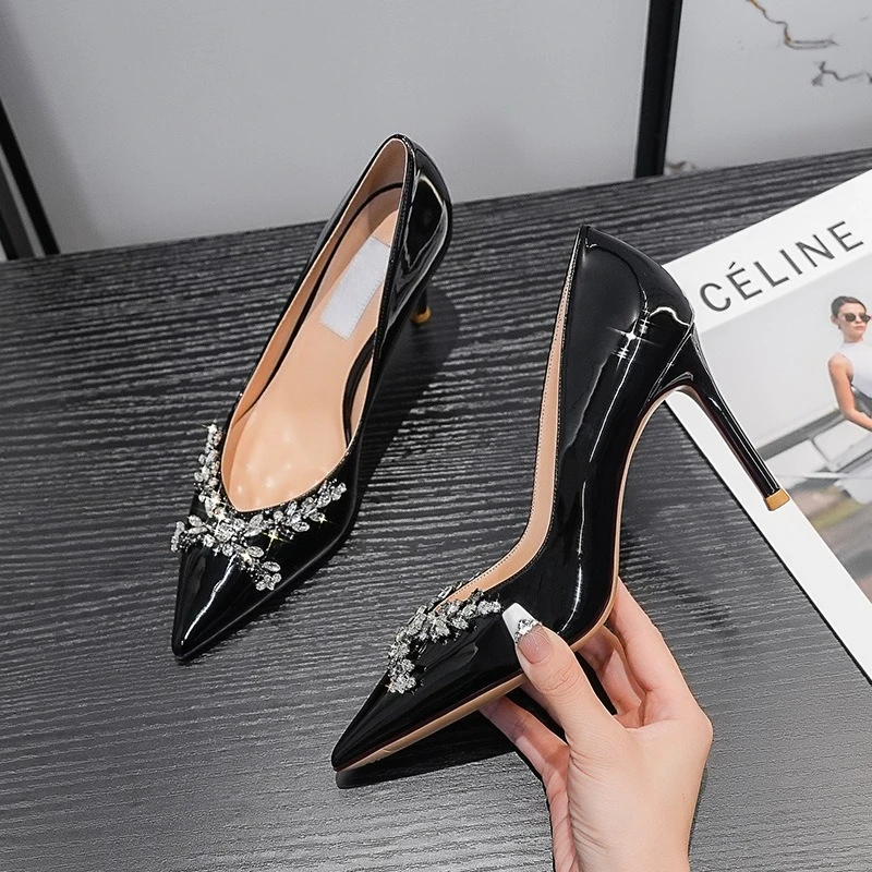 

2026 Spring and Autumn New Pointed High Heel Fashion Banquet Thin Heel Rhinestone Crystal Chain Shallow Mouth Women's Shoes