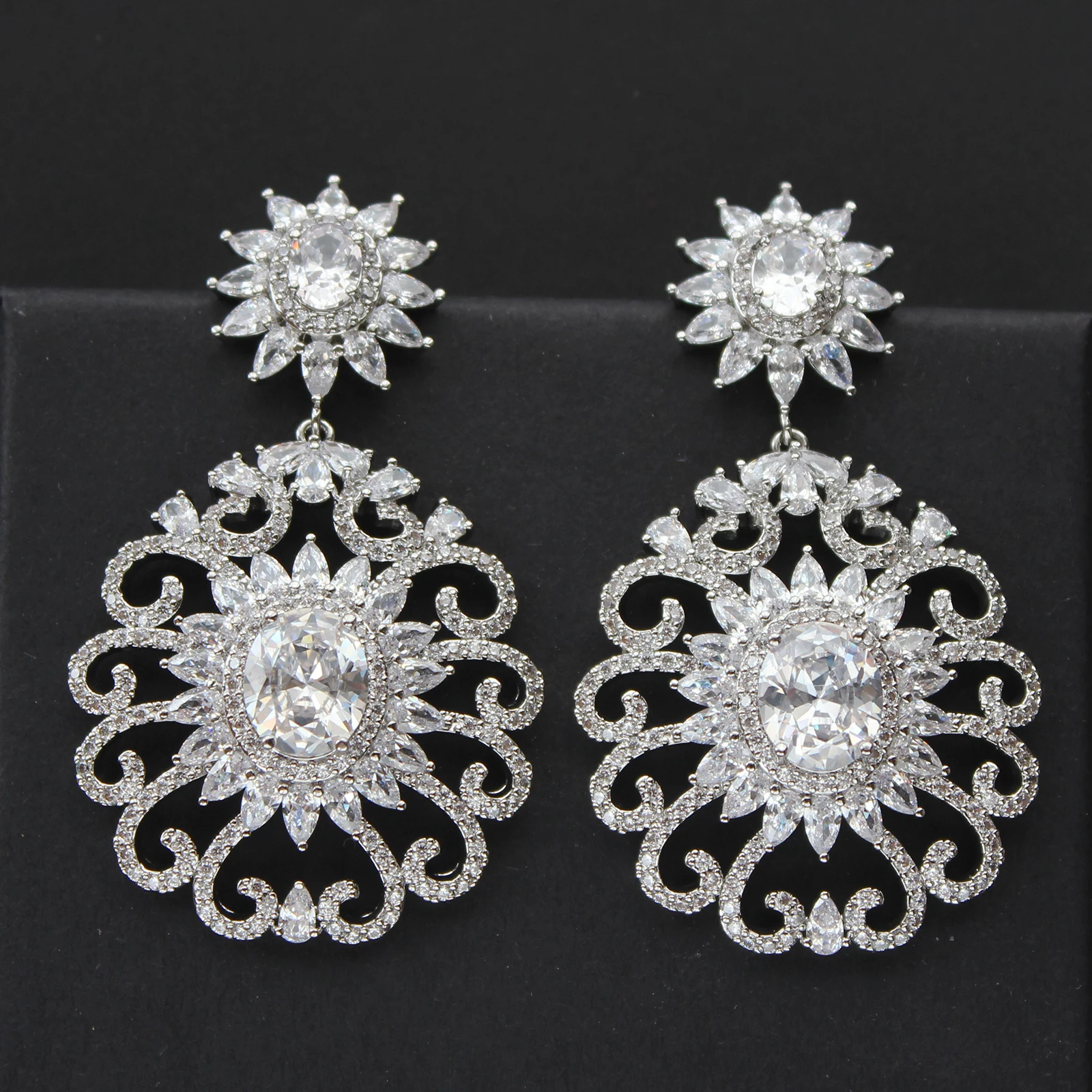 

Round Flower Big Dangle Earrings for Women 2023 Trendy Zircon White Sparkle Wedding Jewelry Gift Female