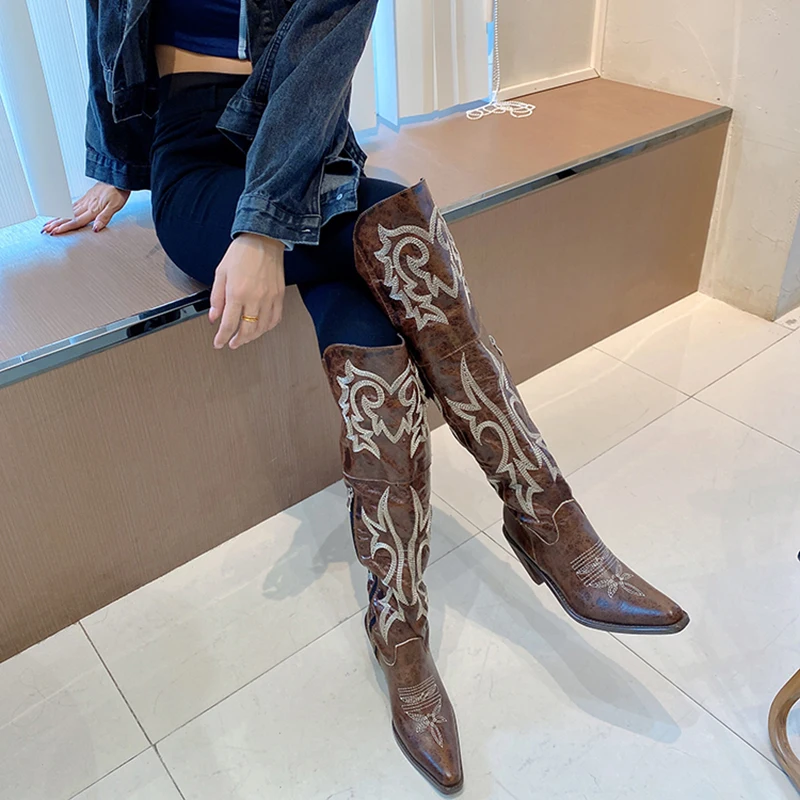 Nuovi stivali da Cowboy donna stivali Western a punta per donna Vintage ricama moda Botas Mujer tacchi alti scarpe invernali donna