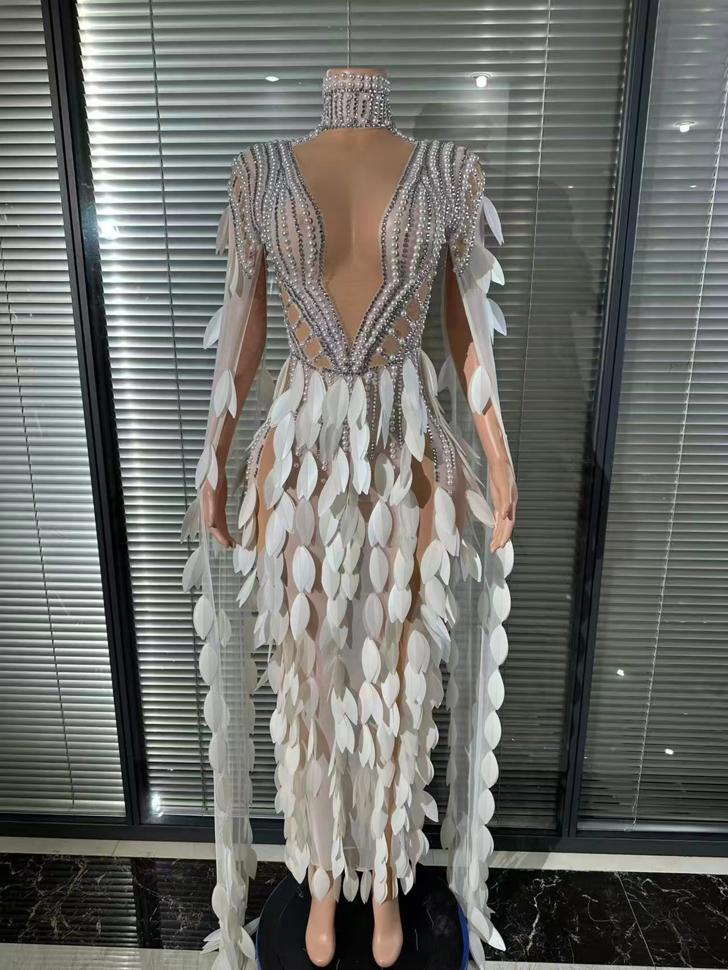 Saia Clássica de Tule Branco em Camadas para Apresentações em Tapetes Vermelhos, Festa Noturna, Vestido Elegante com Decote Coração e Cristais