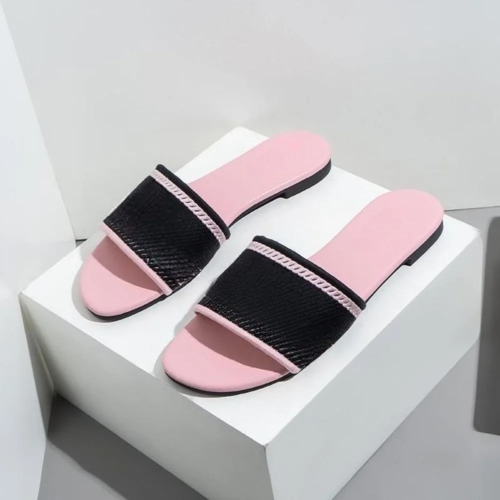 

2026 Spring Summer New Women's Embroidered Letter Print Flat Slides Single Strap Sandals Non-Slip Outdoor Slippers All-Matching Boho Luxe Personalized Style Shoes Artisan Embroidery Detail Lightweight Insole for Women Girls Pool Beach Party Daily Errands