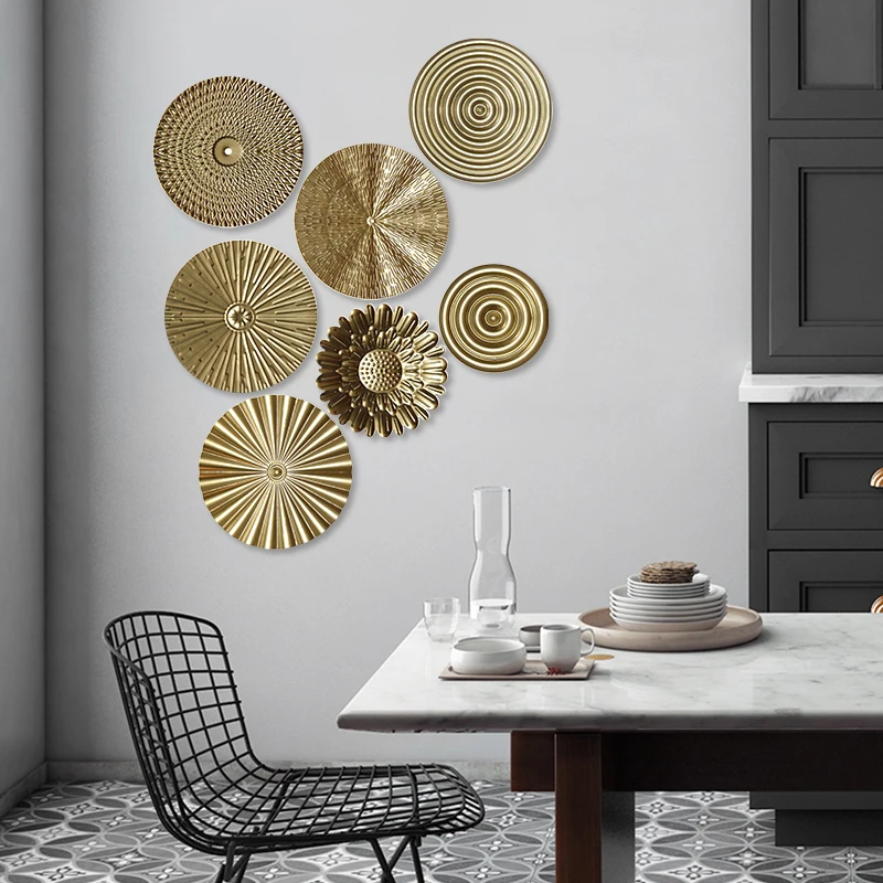 Luxury Golden Disc Wall Hanging Metal Irregular Round Plate Pendant Iron Wrought Background Decoration Living Room Office Crafts