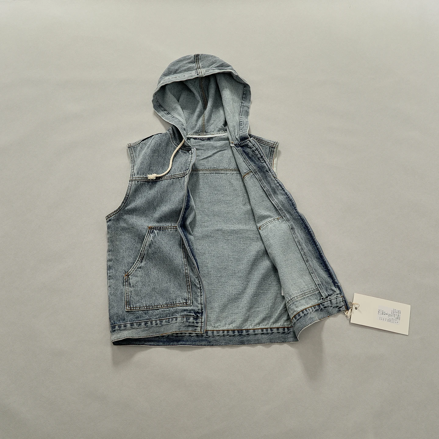 

Ретро уличный жилет с капюшоном, джинсовый жилет, мужской осенний модный брендовый мотоциклетный костюм с капюшоном, многослойный жилет на молнии