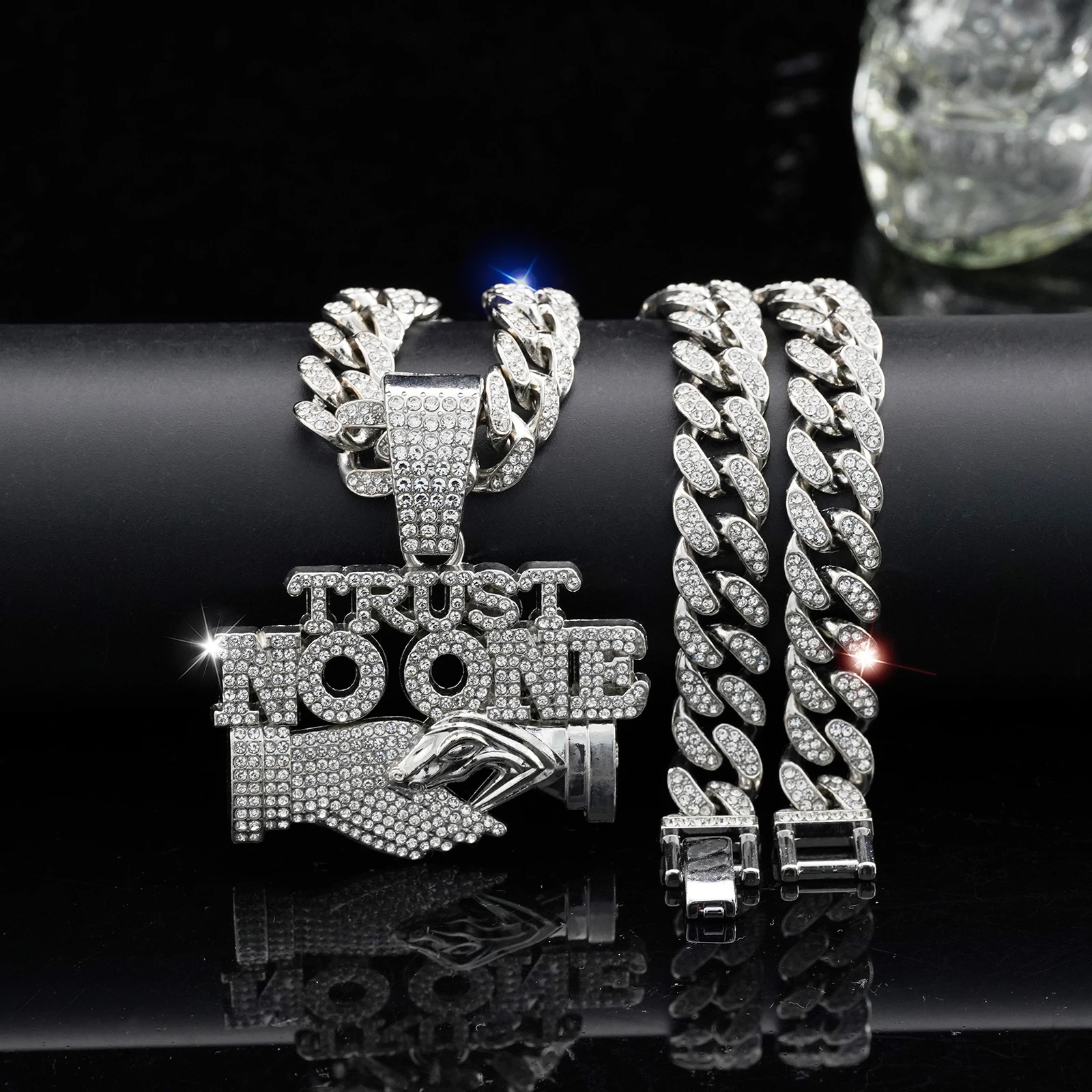 Men\'s Letter TRUST NO ONE Pendant Necklace, Hip Hop Style Rhinestone Necklace Suitable For Party Or Back-To-School Season