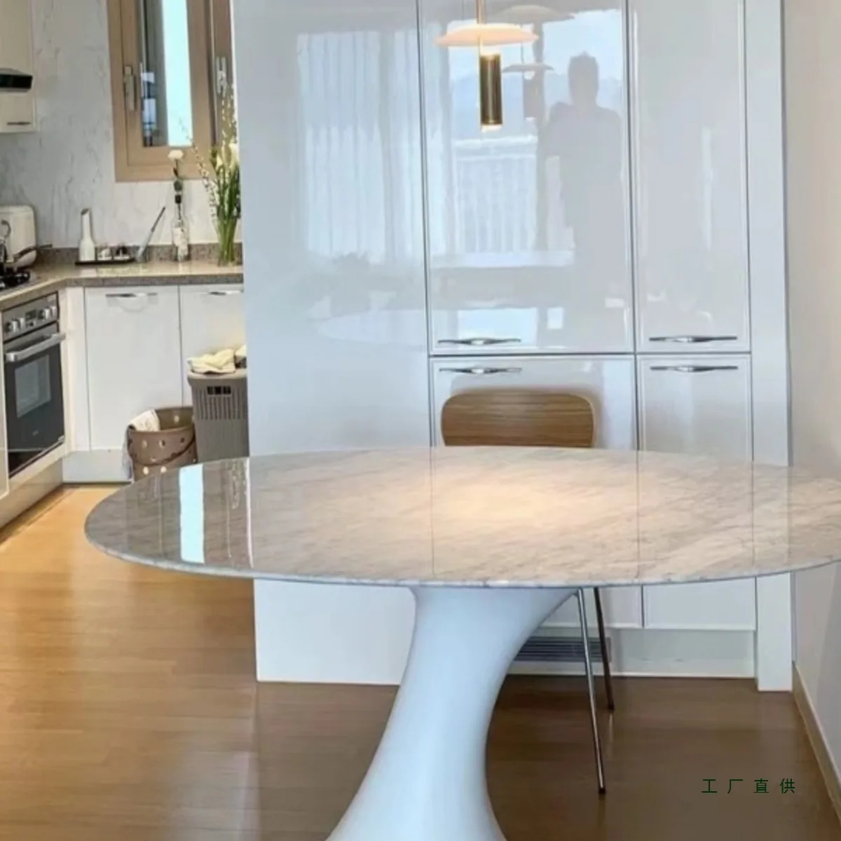 

Designer FRP fashion dining table twisted table crooked neck oblique tulip coffee table