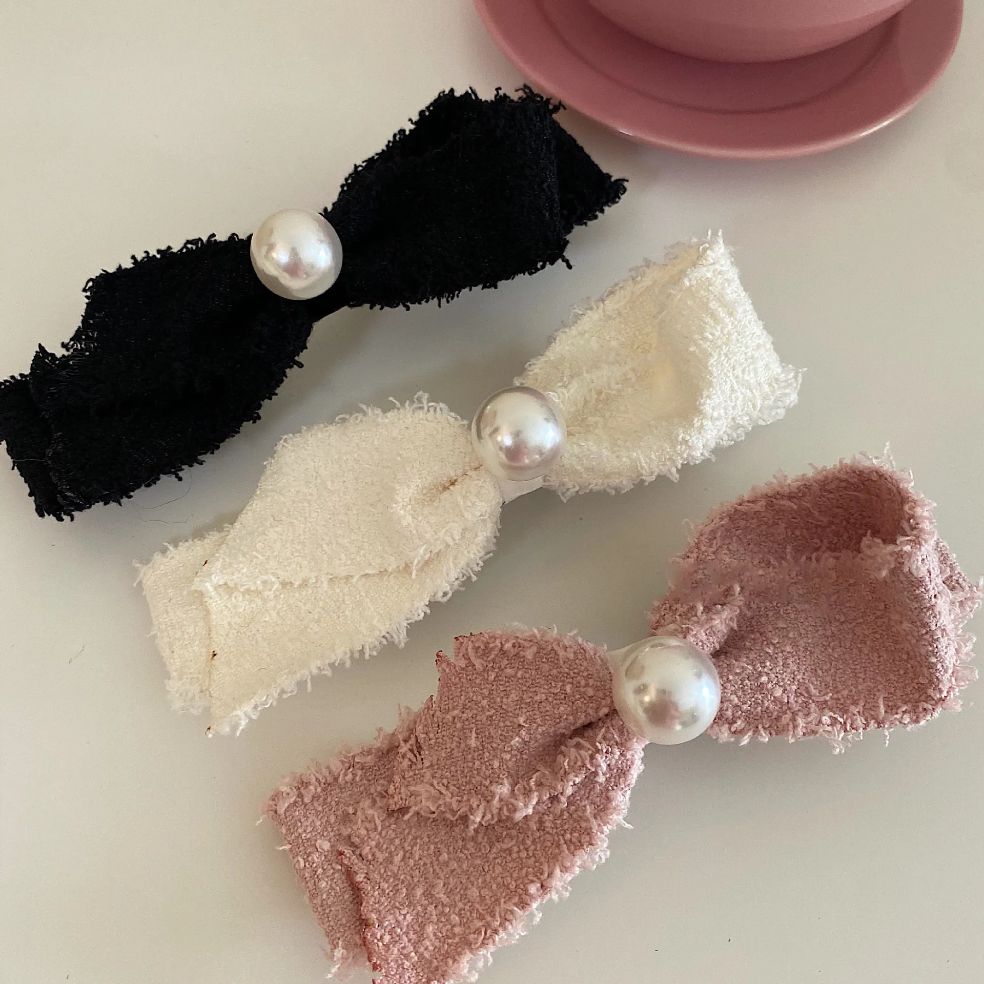 العلامة التجارية الجديدة النسيج القوس شرابة مشبك شعر اللؤلؤ المرأة مشبك شعر اليدوية المرأة الفاخرة مجوهرات أغطية الرأس تصفيفة الشعر الكورية 2025 #3