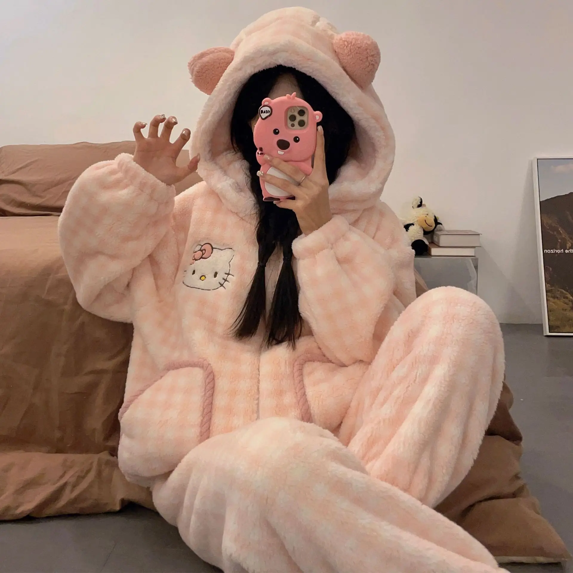 

Kawaii Hello Kitty пушистый пижамный комплект с капюшоном для женщин, зима 2025, клетчатая тканевая одежда для сна, дизайн с ушками Y2K, эстетичная одежда для дома