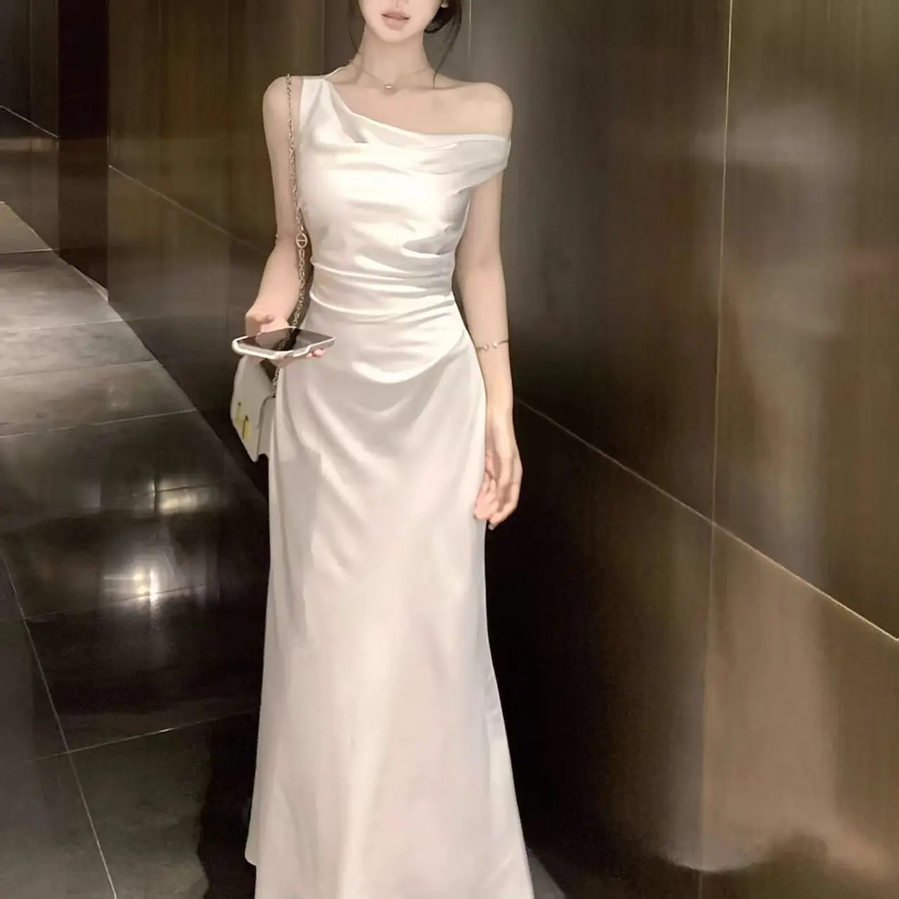 

2026 Summer New Simple Dress with Feminine Temperament Slanted Shoulder Bag Buttocks Long Skirt Dress