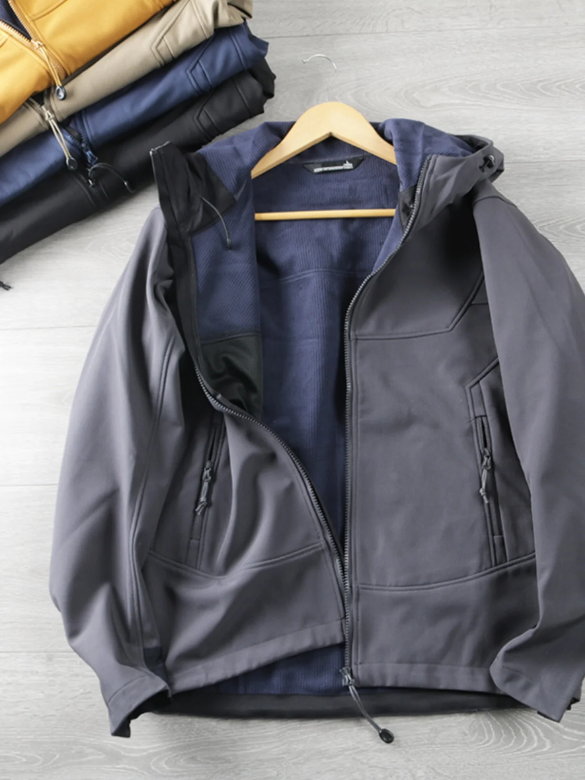 

Outdoor Men's Waterproof Softell Jaet Casual Spor Autumn Winter Long Sve Hooded Faionable Ci Sle Loose Fit