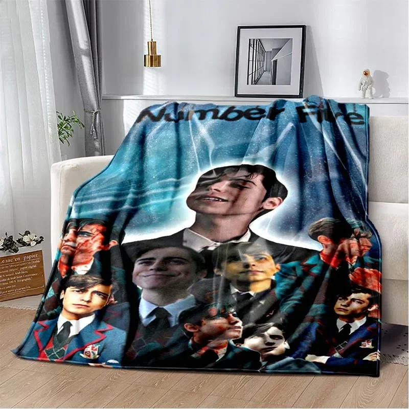 Aidan Gallagher Number Five Actor Blanket Flannel Fall and Winter Warm Plush Throw Blankets for Bed Office Picnic Blanket Gift
