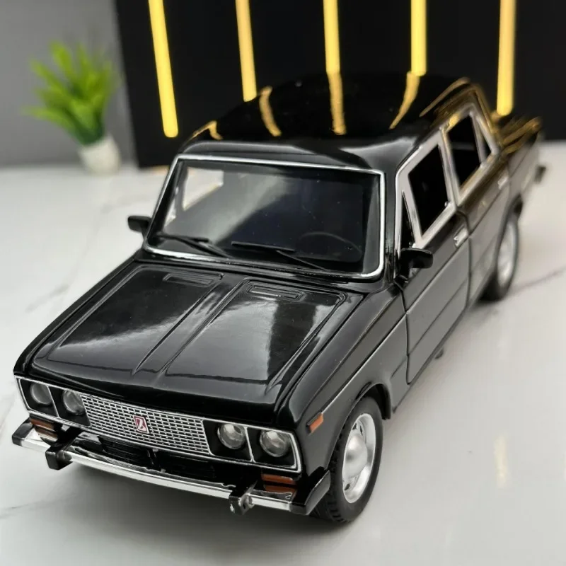 Simulation 1:24 LADA Vintage Car Model Die Casting Metal Toys Vehicles Sound and Light Children Boys Gift Voiture Miniature