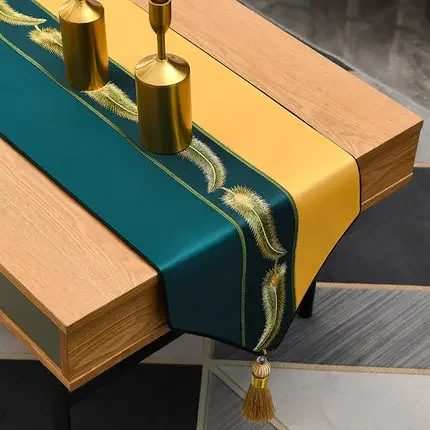 Hot Luxury Table Runners with Tassel Polyester Table Runners with Feature Pattern for Wedding Party Events Home Decoration