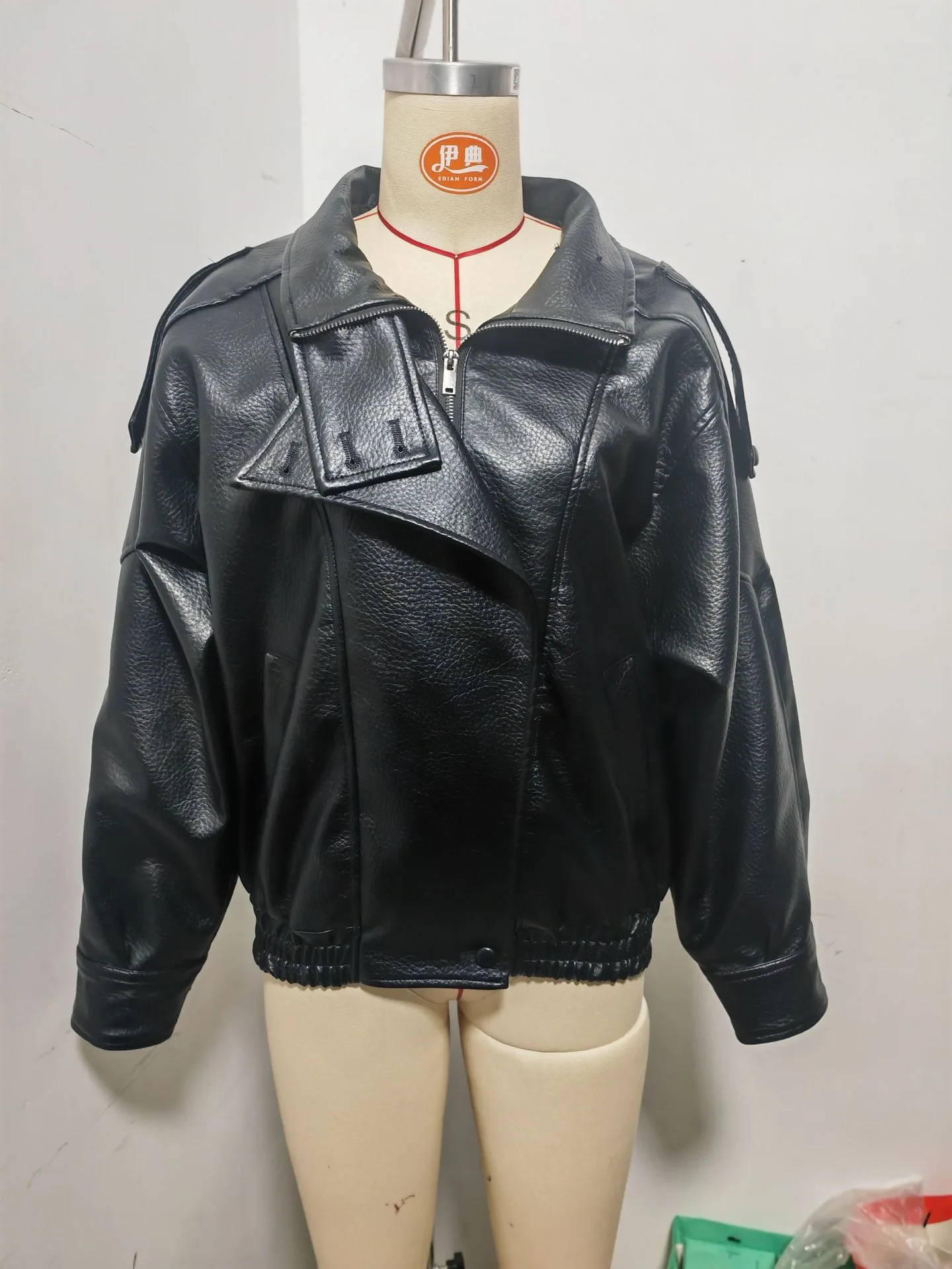Women's Jacket 2026 Autumn New Black Long Sleeve Pebble Faux Leather Jacket Motorcycle Style Personality Fashion