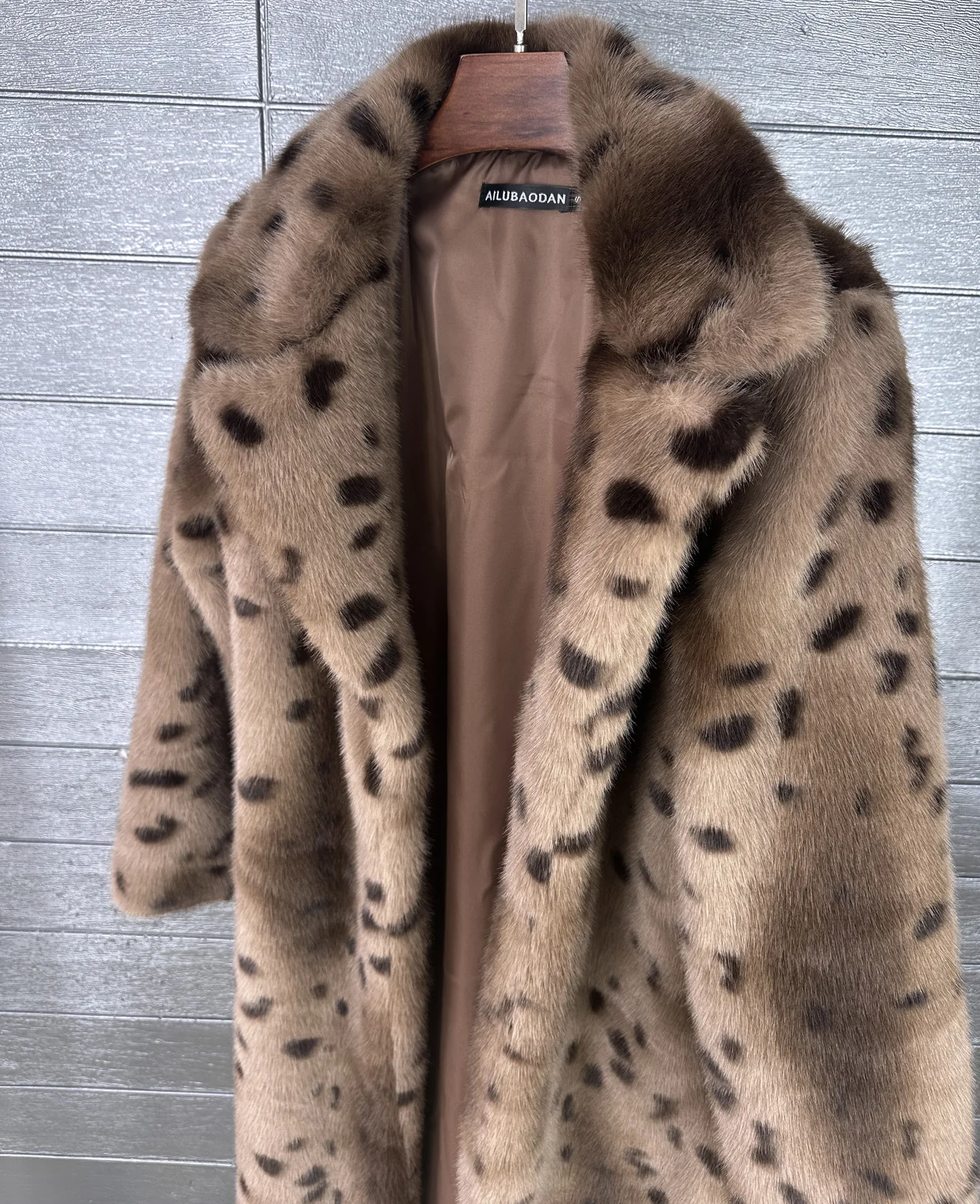 DEAT 2026 Winter Fashion Imitation Fur Leopard Pattern Coat For Women Notched Collar Long Style Notched Collar Jacket 11B9518