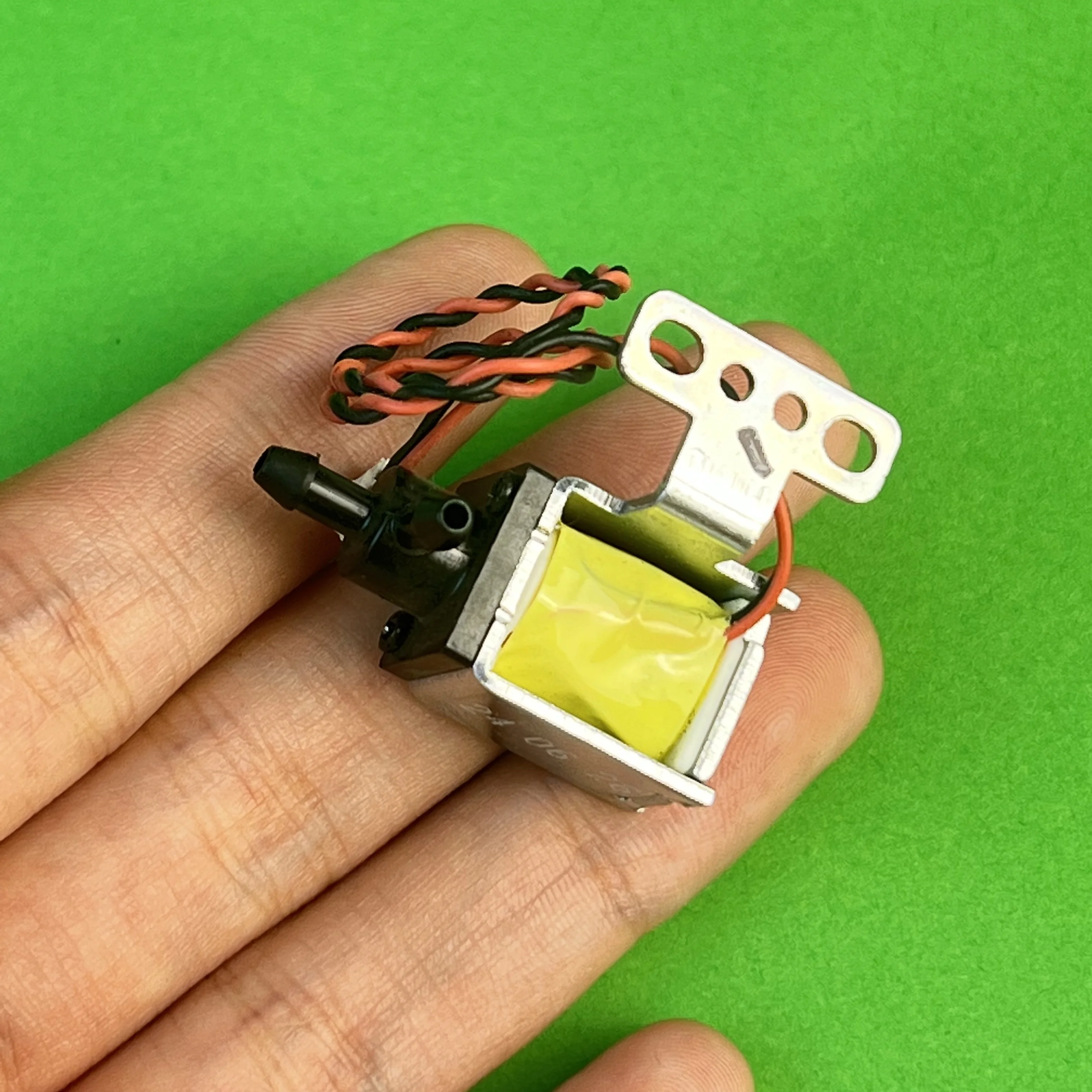 

DC 12V 2-Way Electric Solenoid Valve Normally Open Mini Air Water Gas Flow Control Valve for DIY Robot