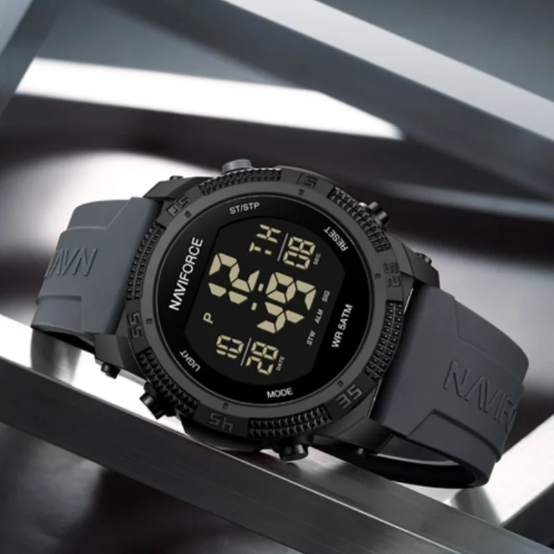 Naviforce 7104 Men Fashion Outdoor Watch Electronic LCD Digital Casual Date Week Alarm Wristwatches Silicone Electronic Clock