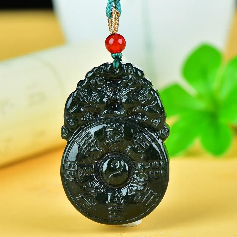 

Мужская и женская нефритовая подвеска с натуральным сапфиром и двойной пряжкой в виде льва