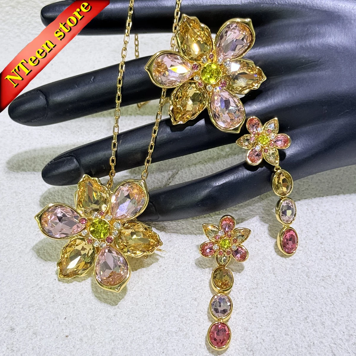

2025 New Trend High end Jewelry Set Charming Gold Flower Shining Crystal Fashion Necklace Ring Earrings Women's Anniversary Gift