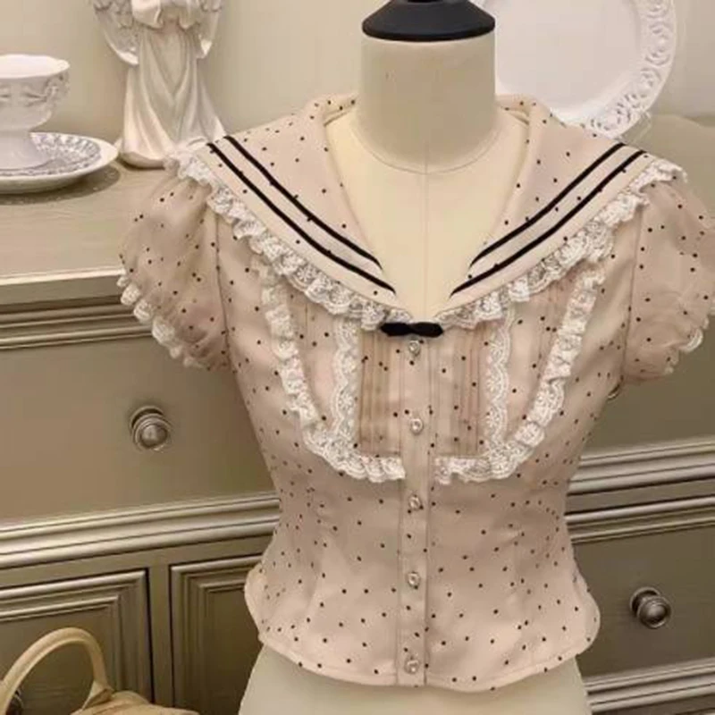 

Kawaii рубашки в горошек женские японские укороченные кружевные блузки с матросским воротником модные пышные топы в стиле Лолиты с короткими рукавами тонкие топы