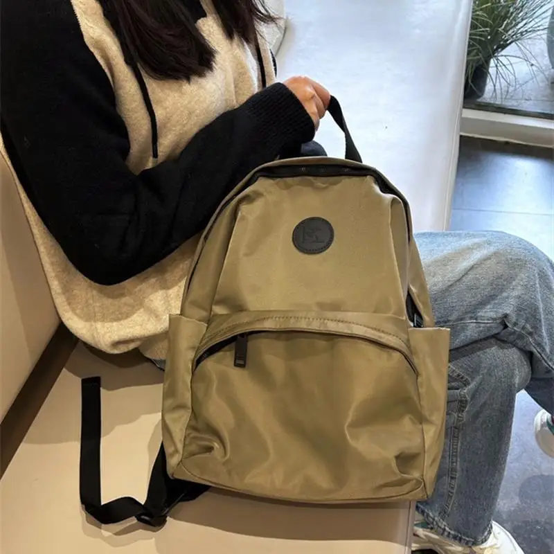 

Lightweight Water-Resistant Nylon Backpack, Multi-Pocket Large Capacity Daypack for Daily Commute and Travel ﻿