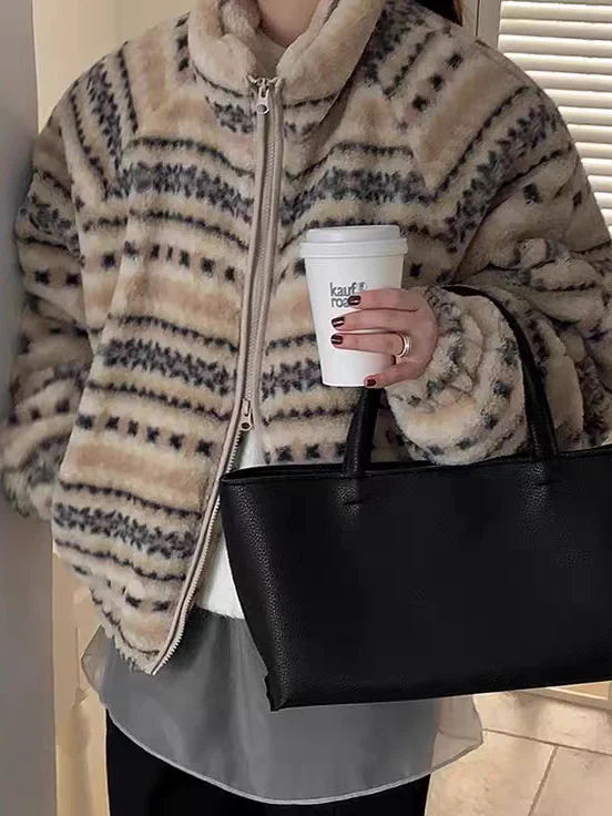 

Шикарная бархатная теплая хлопковая куртка в стиле ретро с вышивкой ягненка, женская верхняя одежда, двустороннее носимое зимнее пальто Sli и практичное