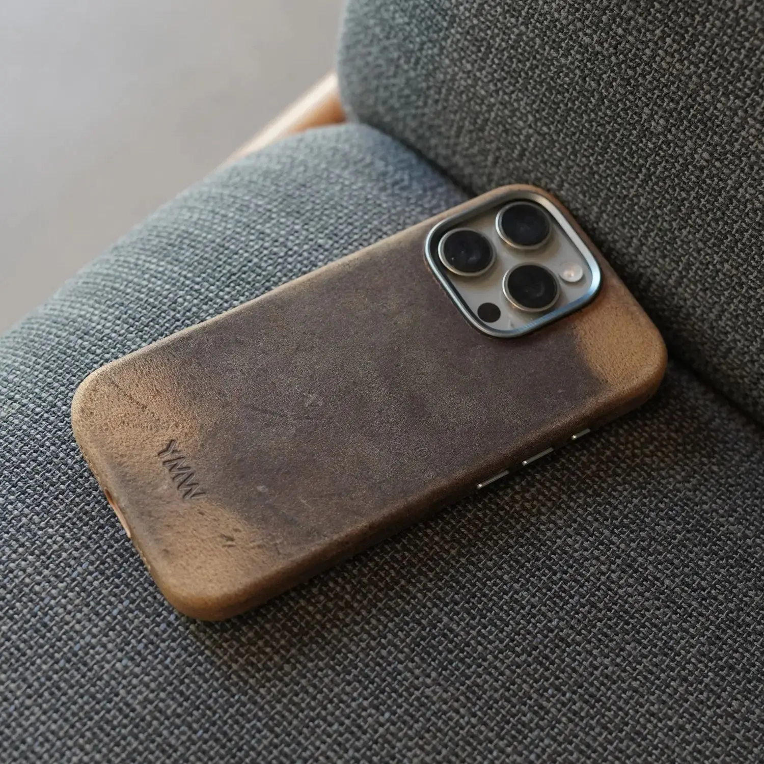 

Charles F Stead Waxed Kudu Genuine Leather Case for iPhone 16 Pro Max 15 Luxury Genuine Leather Handmade Phone Cover