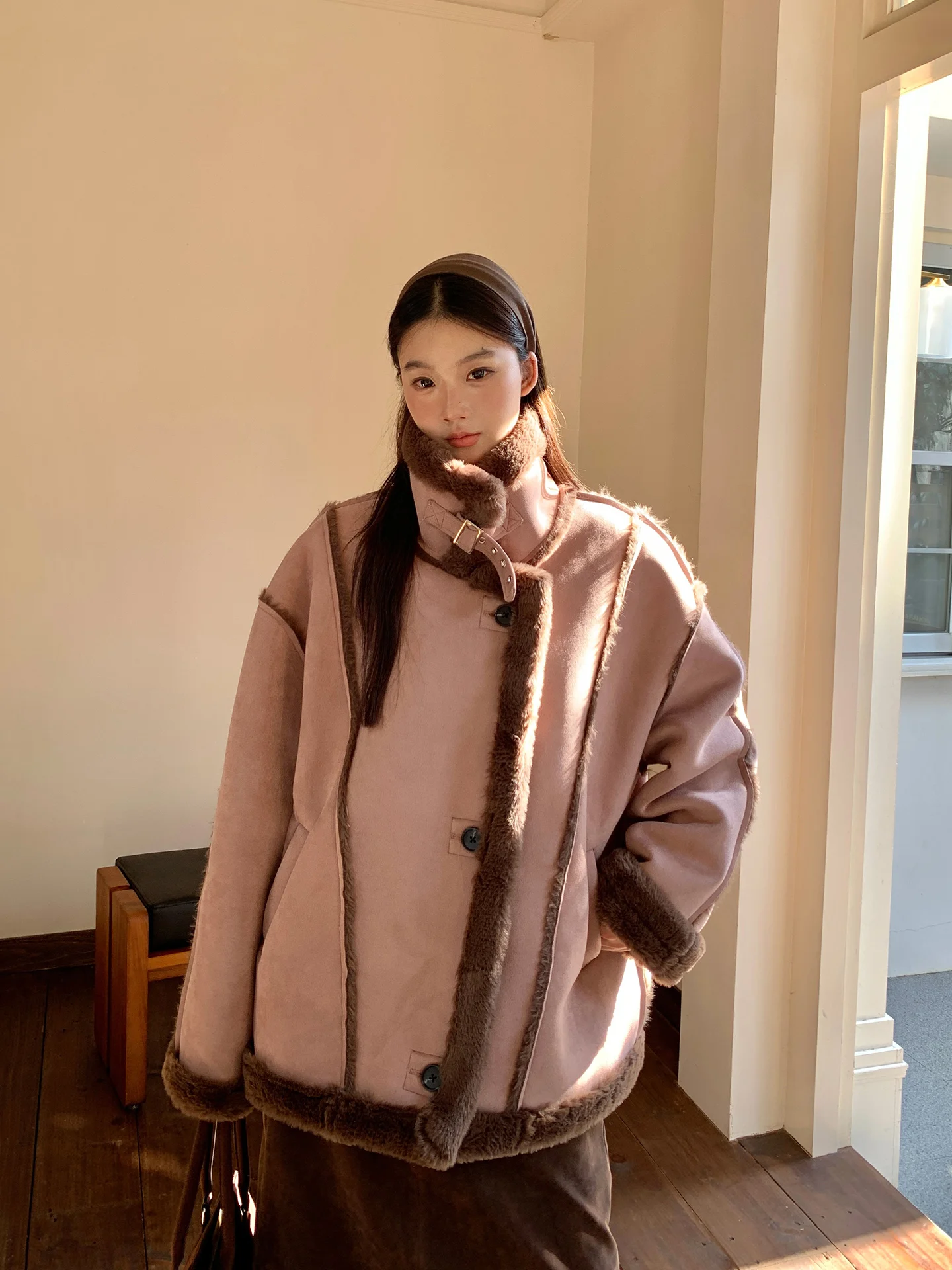 핑크 스웨이드 인조 퍼 재킷 여성용 겨울 신상 코튼 코트 따뜻한 스트레이트 컷 출퇴근 스타일 긴 소매 버튼 클로저