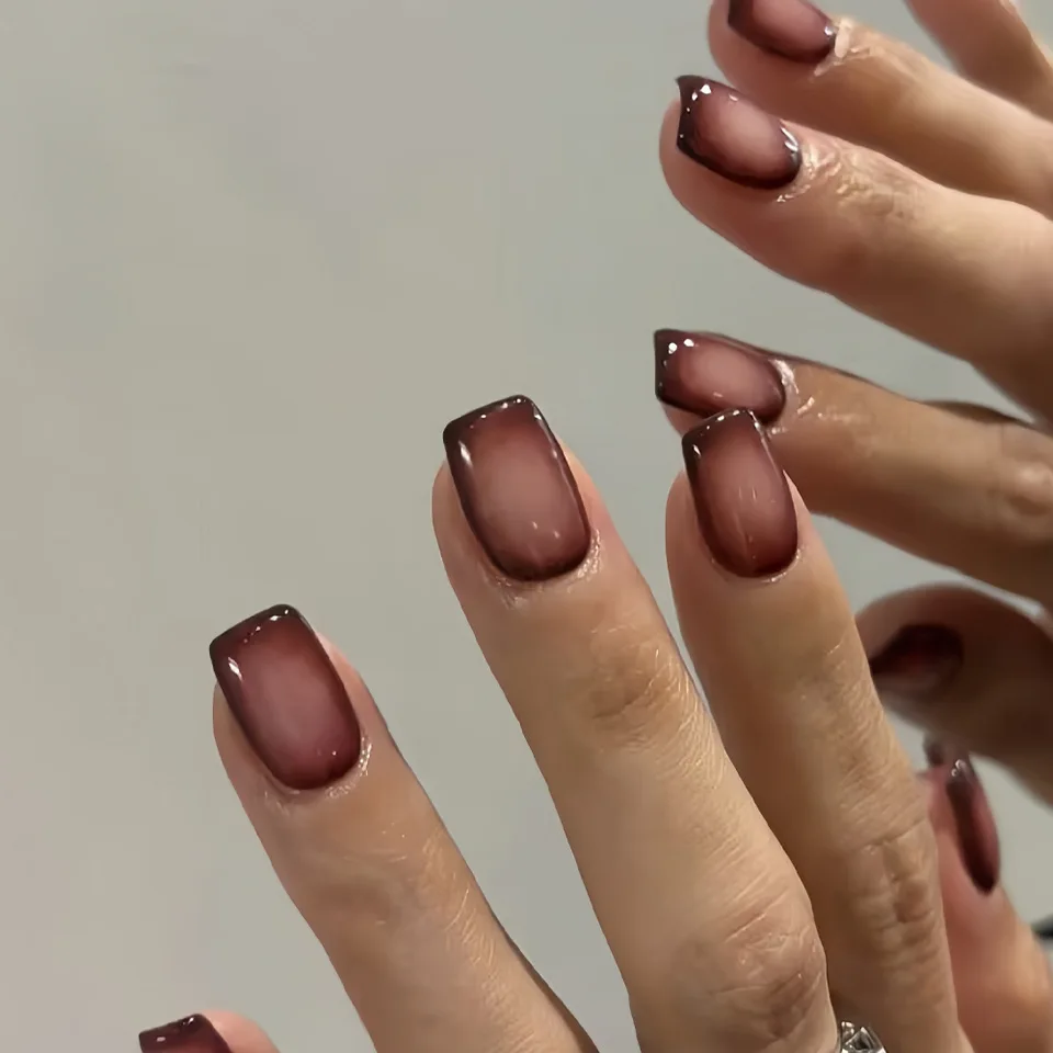 Uñas postizas cuadradas cortas para mujer, con degradado negro, rojo, rosa y rubor, estilo francés, cubierta completa, acrílicas 5