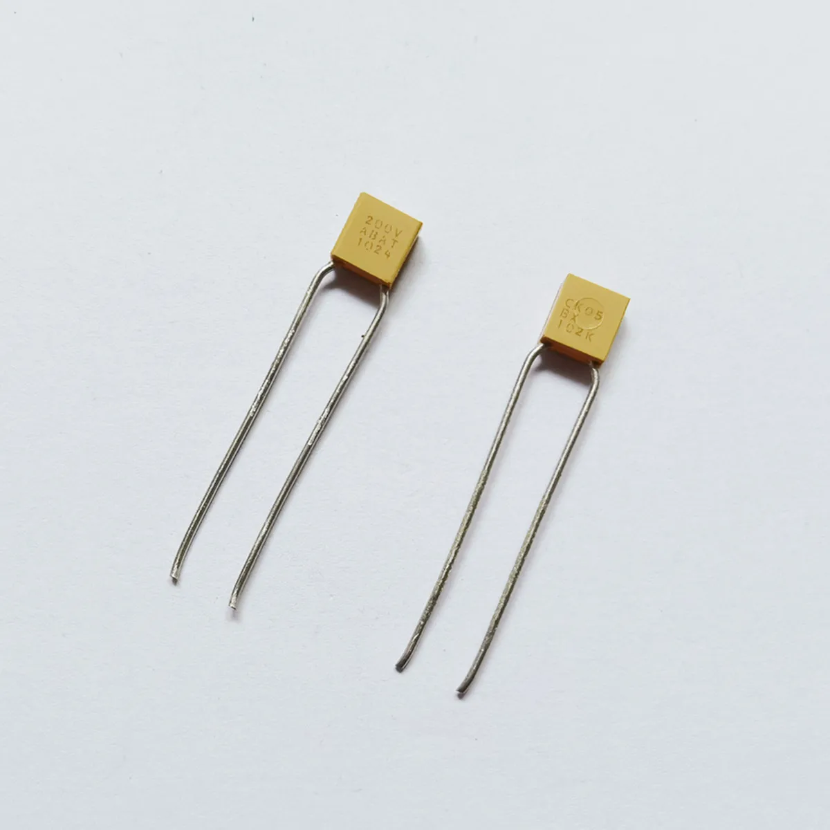 

Original new 100% CK05BX102 CK05BX102K CK05-102 1000PF 200V capacitor (Inductor)
