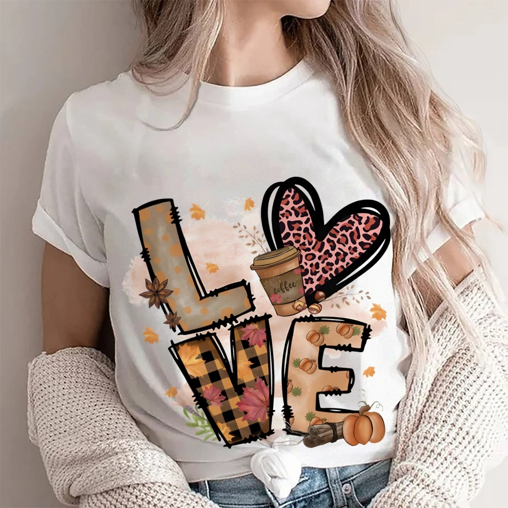 

Футболка с леопардовым сердечком «Любовь», кофейная чашка и осенние элементы, уютный и сезонный дизайн, мягкая ткань для повседневного ношения