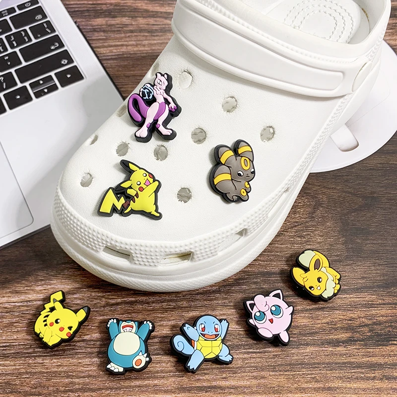 MINISO Pokémon Pikachu Sapatos Encantos para Crianças, Desenhos Animados Tamancos, Decoração de Sandálias, Acessórios em PVC, Presentes para Amigos, 1 a 25 Unidades