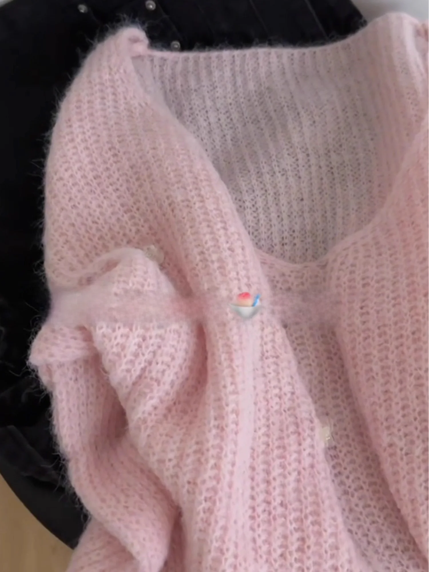 เสื้อสเวตเตอร์ถักไหมพรมคอวีทรงหลวมสีขาวพีชชมพูสำหรับผู้หญิง แขนยาว ทรงหลวม สไตล์ลำลอง เหมาะสำหรับฤดูใบไม้ร่วงและฤดูหนาว