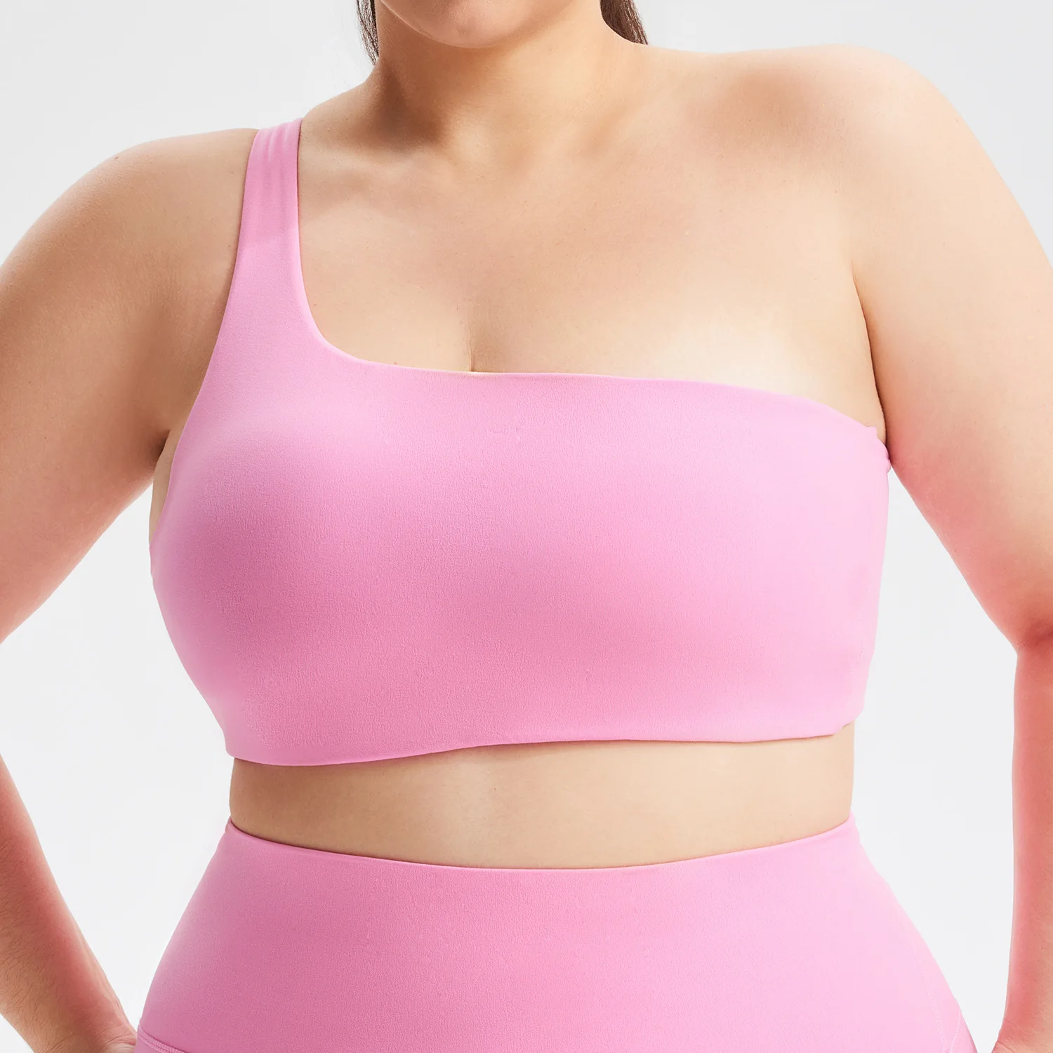 Plus-size sports bra slanted shoulder yoga bra buttery soft sports underwear shock absorption fitness crop top for women gym