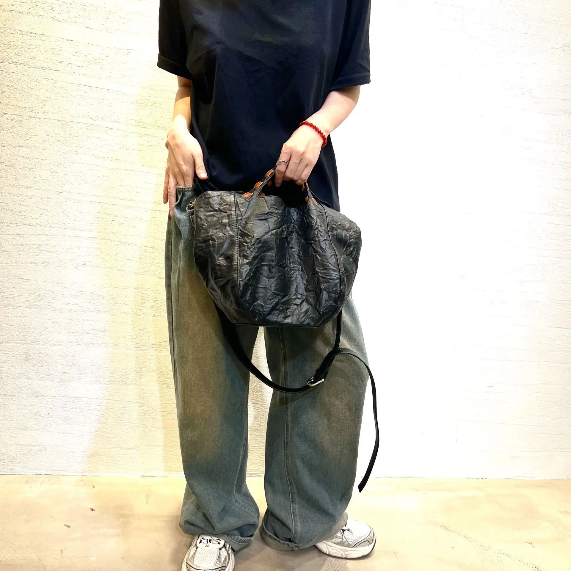

Genuine Leather Women's Bag Top Layer Cowhide Pleated Hand-scratched Commuter Single-shoulder Bucket Designer Luxury Bag