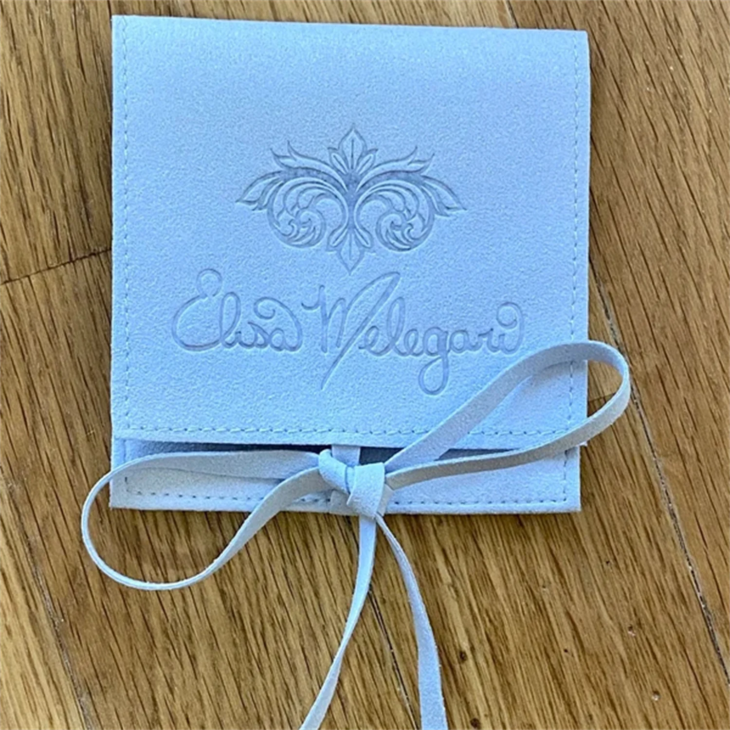 50pcs-3-couleurs-grises-pochette-a-bijoux-personnalisee-logo-personnalise-enveloppe-sac-chic-petite-pochette-d'emballage-de-bijoux-pochette-en-microfibre