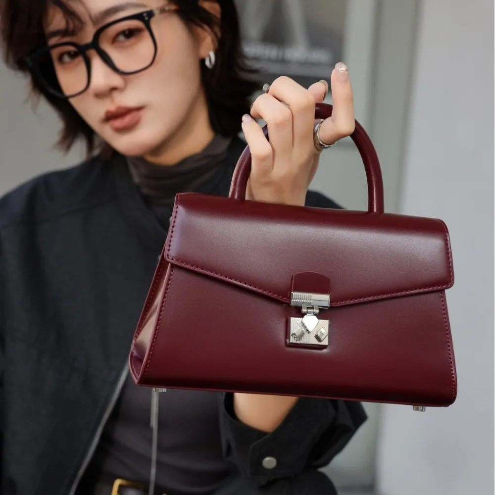 

Новинка 2026: Нишевый дизайн, маленькая квадратная сумка для женщин, для поездок на работу, в иностранном стиле, универсальная, высококачественная, модная, простая повседневная сумка для ежедневной жизни