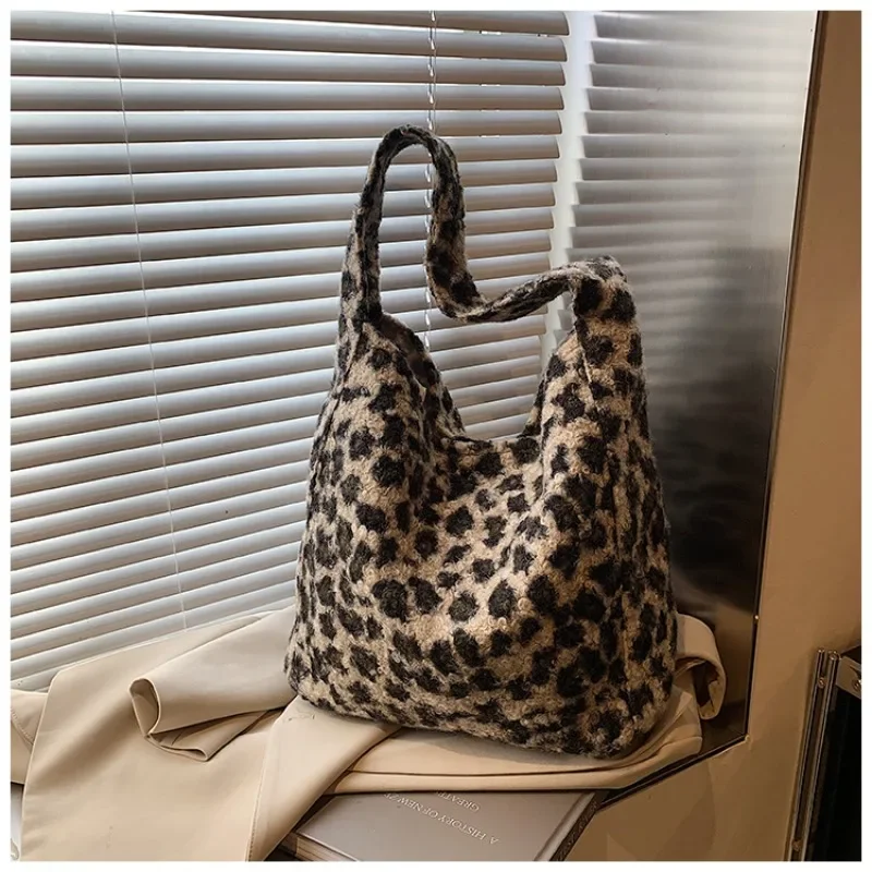 Large Capacity Velvet 2024 Hot Selling Handbag Solid Color Buckle Trendy Fashion Tote Bag Leopard Print Soft Simple Shoulder Bag