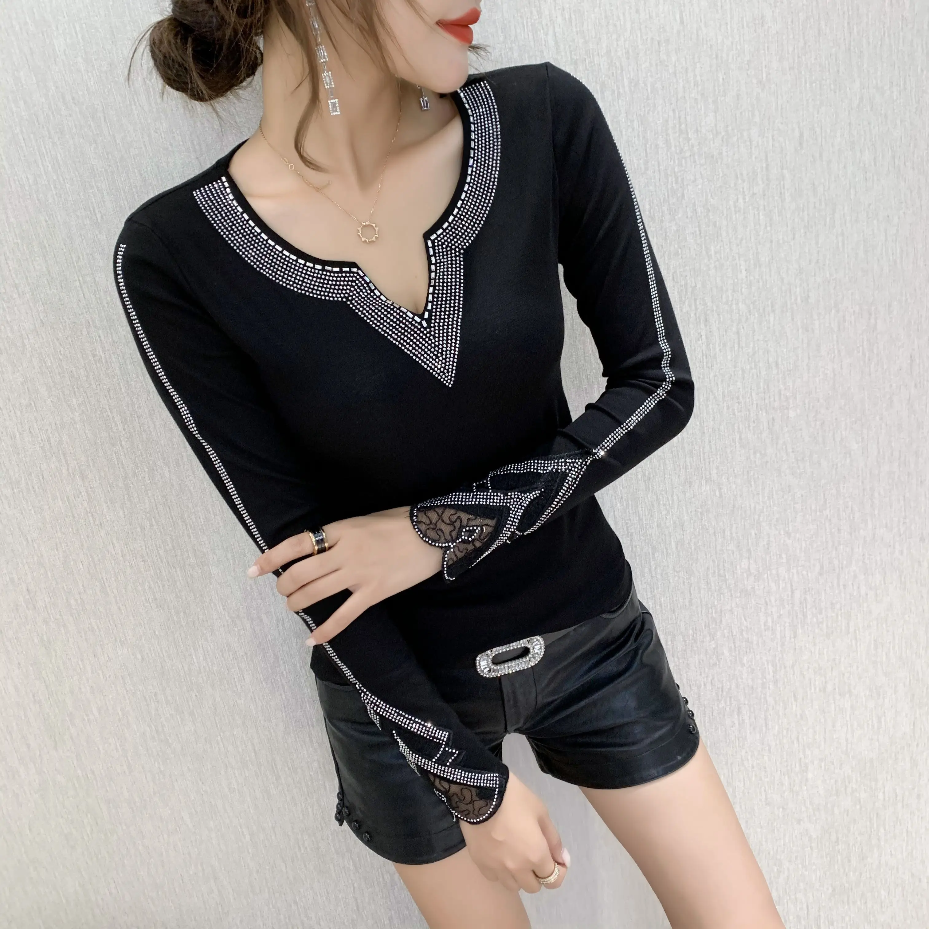 Black Korean Style Fall Winter T-Shirt Women Chic Sexy V-Neck Patchwork Shiny Diamonds Tops Long Sleeve Drill Tees 2024 New 4725