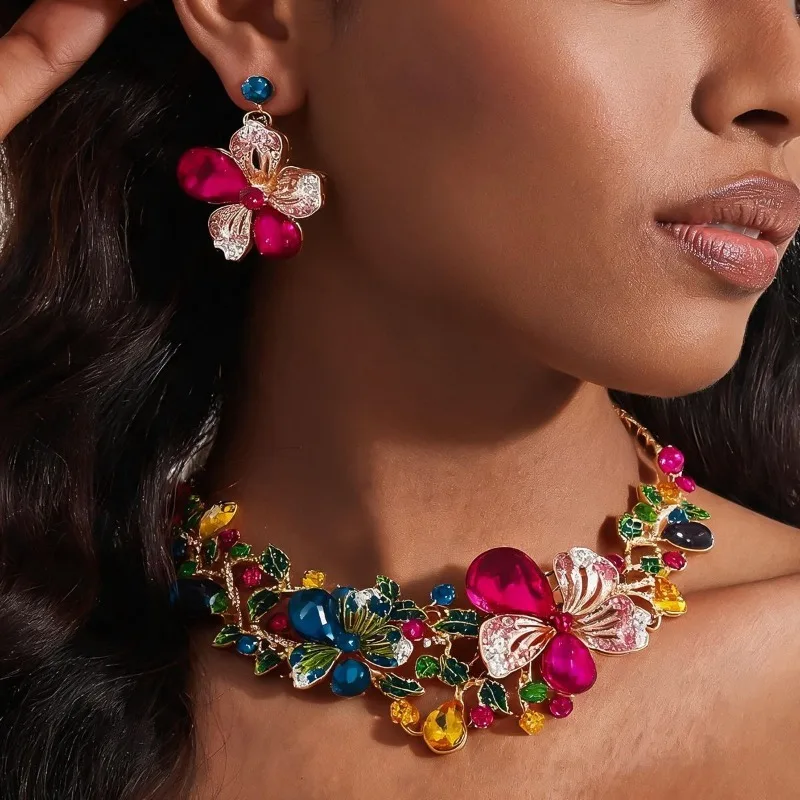 

Luxury Diamond-Encrusted Flowers Set Rhinestone Floral Necklace And Earrings Statement Choker Summer Party Gift For Women