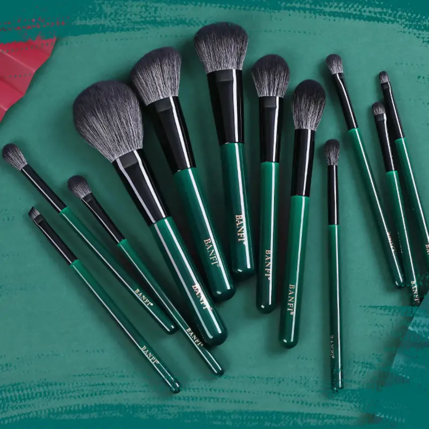 High-Quality Luxurious 12-Piece Dark Green Makeup Brush Set - Soft and Silky Brushes for Flawless Face and Eye Makeup - Must-Hav